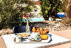 Maisons de vacances Maison de 2 chambres avec piscine partagee et terrasse amenagee a Chaveignes : photos des chambres