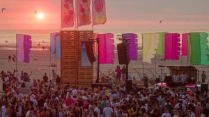 Grand loft confortable à deux pas de la plage