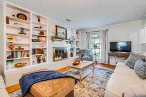 Game Room and Yard Pet-Friendly Round Rock Gem