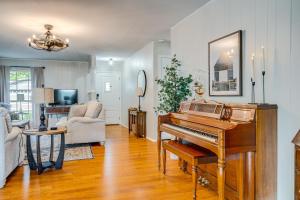 Game Room and Yard Pet-Friendly Round Rock Gem