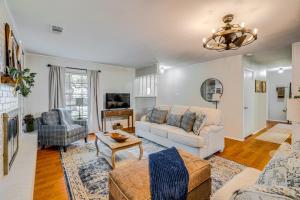 Game Room and Yard Pet-Friendly Round Rock Gem