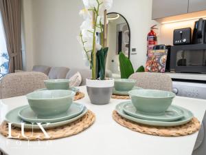 Chic 1 Bed Meydan Escape with a Pool View