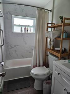 3 bedroom Casa Azul in Historic Northwood Hills