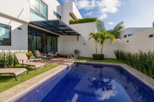 Casa 4 recamaras, alberca, terraza y club playa.