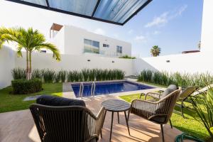 Casa 4 recamaras, alberca, terraza y club playa.