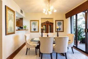 Magnifica Villa Palmeras luxurious 4 Br 6 Bds 4 Ba private pool lagoon front super fast Wifi