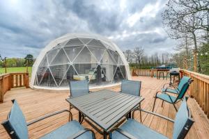 Star View Dome Broken Bow Gem Hot Tub and Deck!