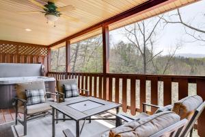 Cozy Sevierville Cabin w/ Hot Tub, Mountain Views!