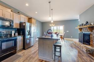 Families with Dogs Welcome! Riverfront Lebanon Gem