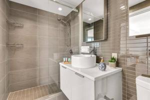 Central Luxury Apartment with Best City Views!
