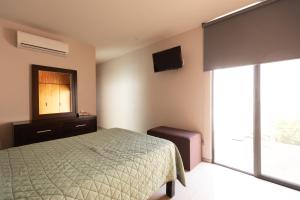 Casa un solo piso, 2 min hospital Real San Lucas.