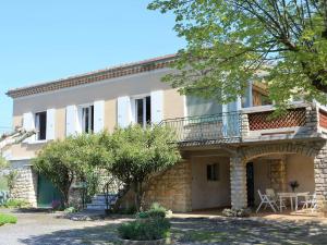 Maison climatisée 3 chambres avec terrasse, grand terrain et accès rivière, proche Vallon Pont dArc - FR-1-382-118