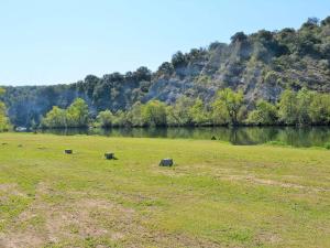 Maisons de vacances Maison climatisee 3 chambres avec terrasse, grand terrain et acces riviere, proche Vallon Pont d'Arc - FR-1-382-118 : Maison de Vacances (6 Adultes)