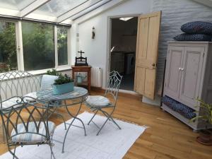 Truck House, Luxury accommodation, pet friendly, Probus