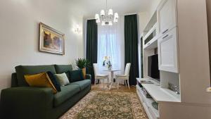 Val's Vatican Wall Apartment