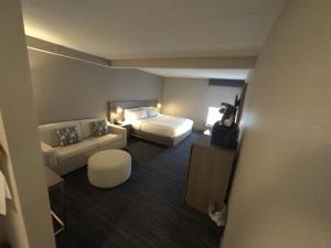 King Room - Non-Smoking room in Holiday Inn Express Hotel & Suites Waynesboro-Route 340 an IHG Hotel