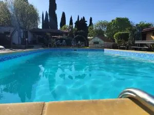 Poolside compact family cottage Bella - 罗维尼村