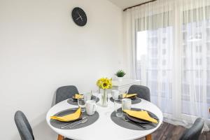 Balcony - Easy Parking - Comfy Home