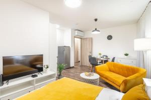 Balcony - Easy Parking - Comfy Home