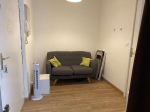 Studio rénové avec balcon, proche commerces, wifi et cellier privatif - Balaruc-les-Bains. - FR-1-553-13