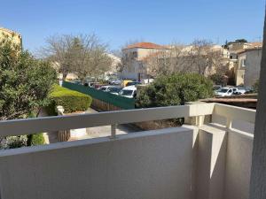 Studio rénové avec balcon, proche commerces, wifi et cellier privatif - Balaruc-les-Bains. - FR-1-553-13