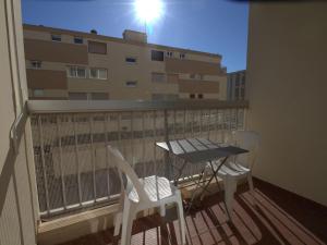 Appartement T1 avec balcon, climatisation et parking près du Parc Charles de Gaulle à Balaruc-les-Bains - FR-1-553-101