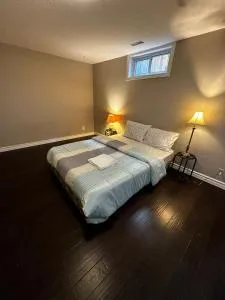 Pocket Friendly Room-Plaza, bus stop walking distance!3 - Guelph