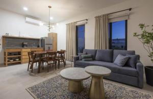 Departamentos & Villa Monarka, 1 Block from Malecon!