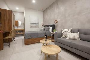 Departamentos & Villa Monarka, 1 Block from Malecon!