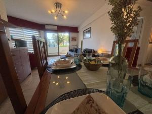 Charmant T2 avec terrasse, climatisé, centre-ville Antibes, proche mer et commerces - FR-1-252-177