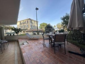 Charmant T2 avec terrasse, climatisé, centre-ville Antibes, proche mer et commerces - FR-1-252-177