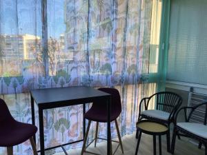 Appartements Joli Studio renove avec loggia fermee, tout equipe, WIFI, classe 2 etoiles a Balaruc-les-Bains - FR-1-553-161 : photos des chambres