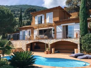 Villas Villa avec piscine, jacuzzi et vue mer a Cavalaire - FR-1-100-265 : photos des chambres