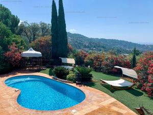 Villas Villa avec piscine, jacuzzi et vue mer a Cavalaire - FR-1-100-265 : photos des chambres
