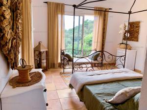 Villas Villa avec piscine, jacuzzi et vue mer a Cavalaire - FR-1-100-265 : photos des chambres