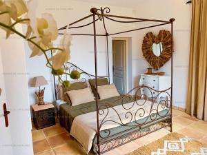 Villas Villa avec piscine, jacuzzi et vue mer a Cavalaire - FR-1-100-265 : photos des chambres