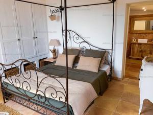 Villas Villa avec piscine, jacuzzi et vue mer a Cavalaire - FR-1-100-265 : photos des chambres