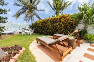 Magnifica Villa Palmeras luxurious 4 Br 6 Bds 4 Ba private pool lagoon front super fast Wifi