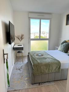 Sejours chez l'habitant Chambre privee ds Appartement Design et Confort refait a neuf PROCHE de PARIS, la DEFENSE et VERSAILLES : photos des chambres