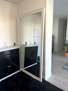 Sejours chez l'habitant Chambre privee ds Appartement Design et Confort refait a neuf PROCHE de PARIS, la DEFENSE et VERSAILLES : photos des chambres