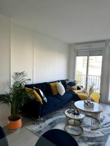 Sejours chez l'habitant Chambre privee ds Appartement Design et Confort refait a neuf PROCHE de PARIS, la DEFENSE et VERSAILLES : photos des chambres