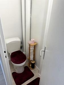 Sejours chez l'habitant Chambre privee ds Appartement Design et Confort refait a neuf PROCHE de PARIS, la DEFENSE et VERSAILLES : photos des chambres