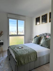 Sejours chez l'habitant Chambre privee ds Appartement Design et Confort refait a neuf PROCHE de PARIS, la DEFENSE et VERSAILLES : photos des chambres