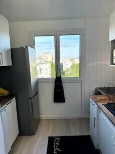 Sejours chez l'habitant Chambre privee ds Appartement Design et Confort refait a neuf PROCHE de PARIS, la DEFENSE et VERSAILLES : photos des chambres