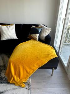 Sejours chez l'habitant Chambre privee ds Appartement Design et Confort refait a neuf PROCHE de PARIS, la DEFENSE et VERSAILLES : photos des chambres