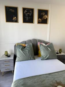 Sejours chez l'habitant Chambre privee ds Appartement Design et Confort refait a neuf PROCHE de PARIS, la DEFENSE et VERSAILLES : photos des chambres