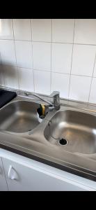 Sejours chez l'habitant Chambre privee ds Appartement Design et Confort refait a neuf PROCHE de PARIS, la DEFENSE et VERSAILLES : photos des chambres