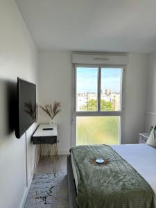 Sejours chez l'habitant Chambre privee ds Appartement Design et Confort refait a neuf PROCHE de PARIS, la DEFENSE et VERSAILLES : photos des chambres