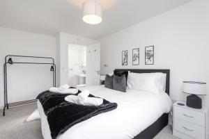 Spacious Luxury House In Canterbury with Free Parking & Garden - Sleeps 7