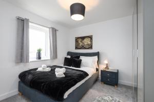 Spacious Luxury House In Canterbury with Free Parking & Garden - Sleeps 7